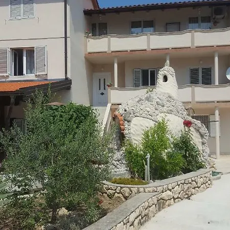 Ribica Pensiune Rab Town